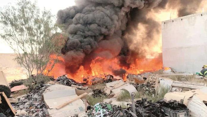 Arde vivienda con Residuos peligrosos