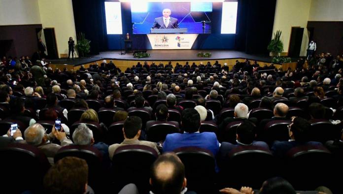 Da Mario Dávila su primer informe 