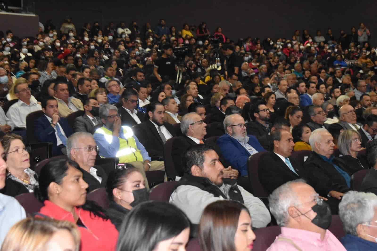 Da Mario Dávila su primer informe 