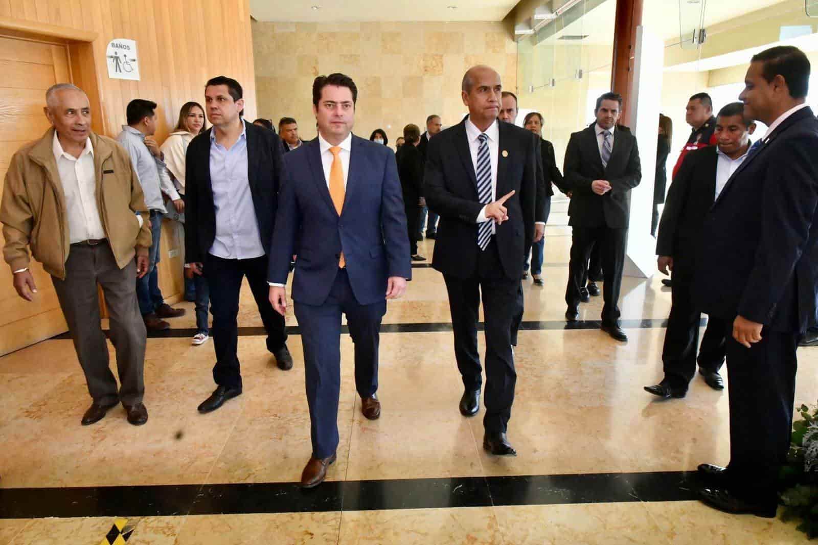 Da Mario Dávila su primer informe 
