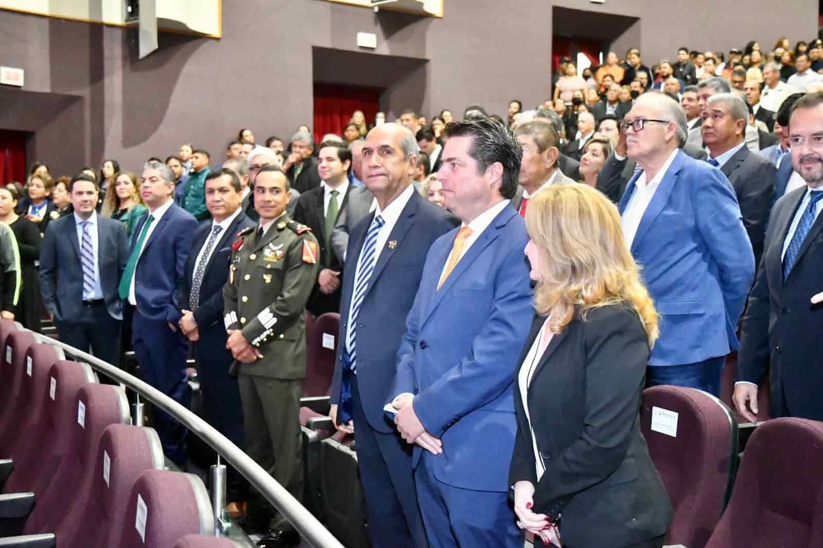 Da Mario Dávila su primer informe 