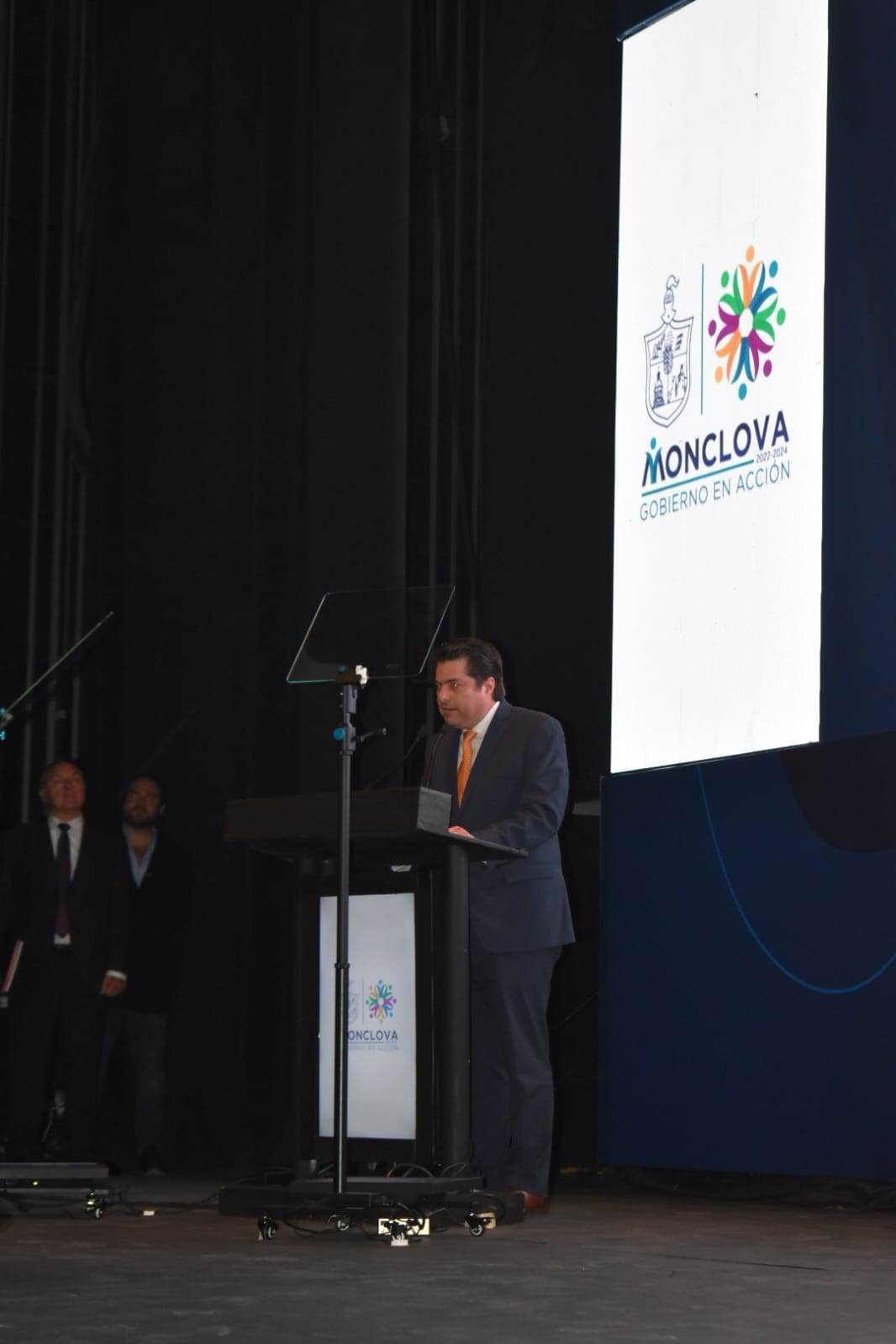 Da Mario Dávila su primer informe 