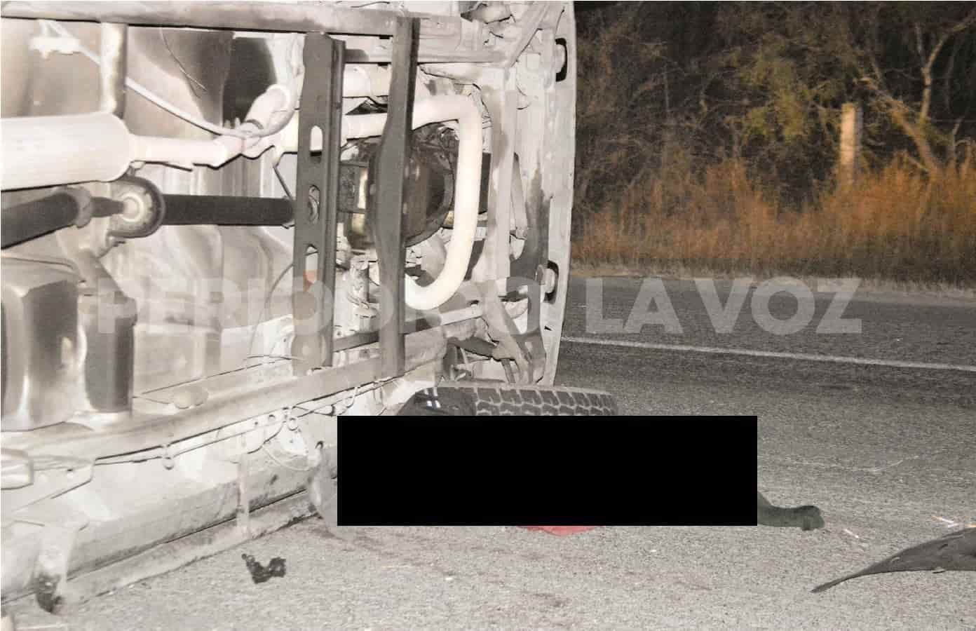 Volcadura en la 57; mueren 3 migrantes