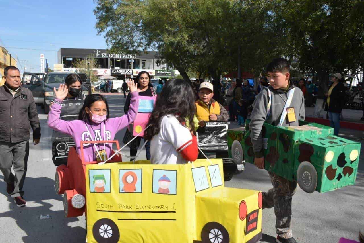 Celebra Secundaria con Desfile Chusco