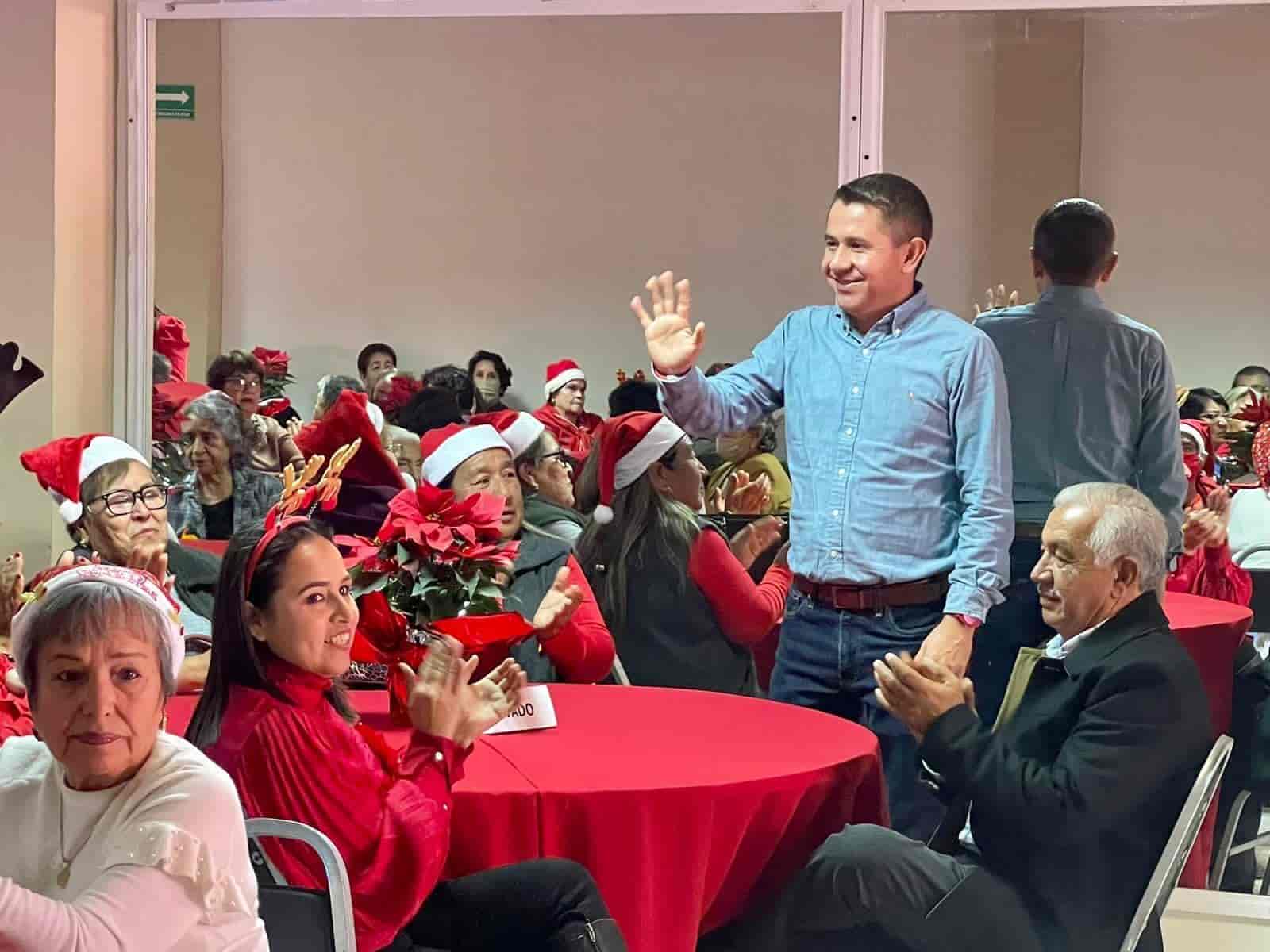 Convive Hugo con abuelitos