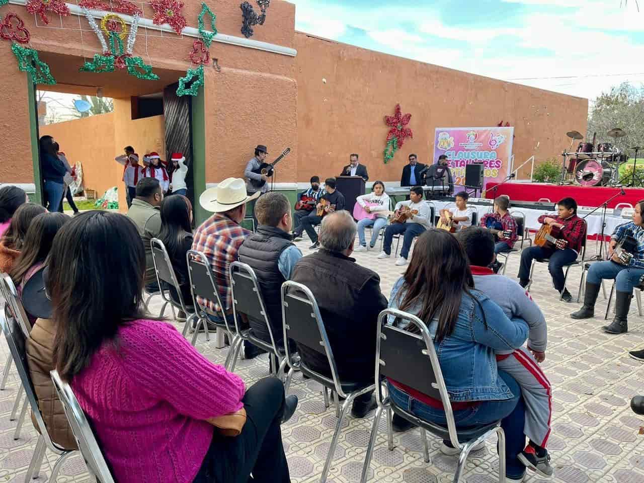 Clausuran talleres artísticos