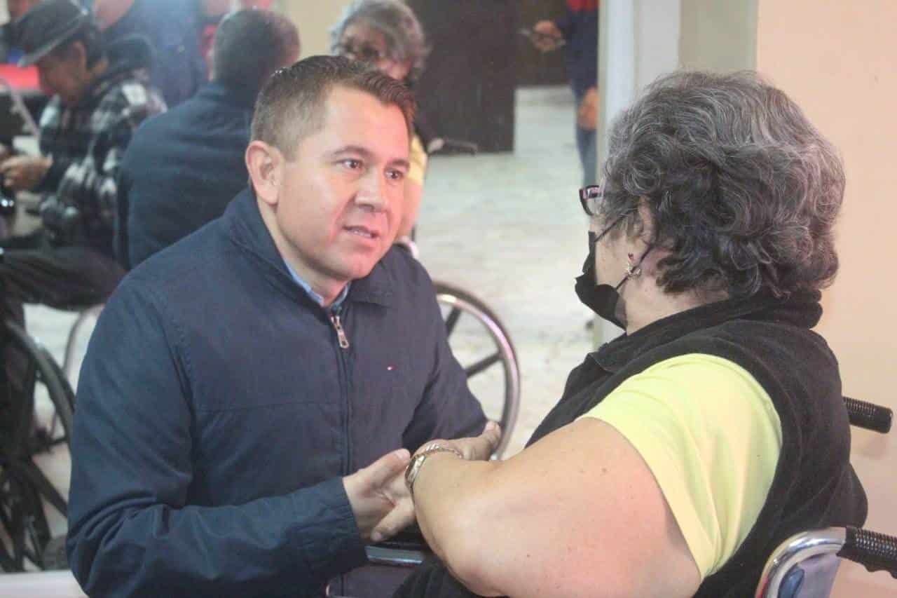 Acompaña Hugo a Pacientes y médicos