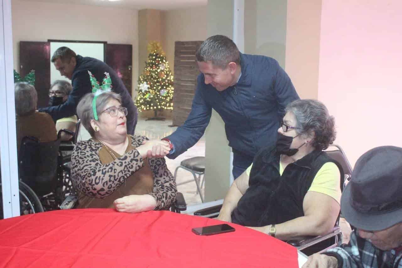 Acompaña Hugo a Pacientes y médicos