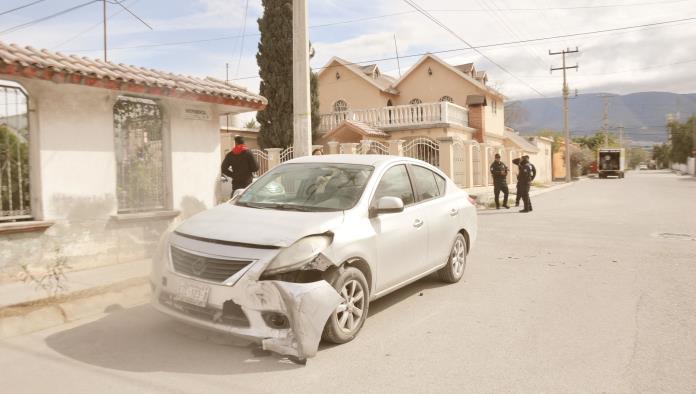 Una mujer se estampó contra una pipa