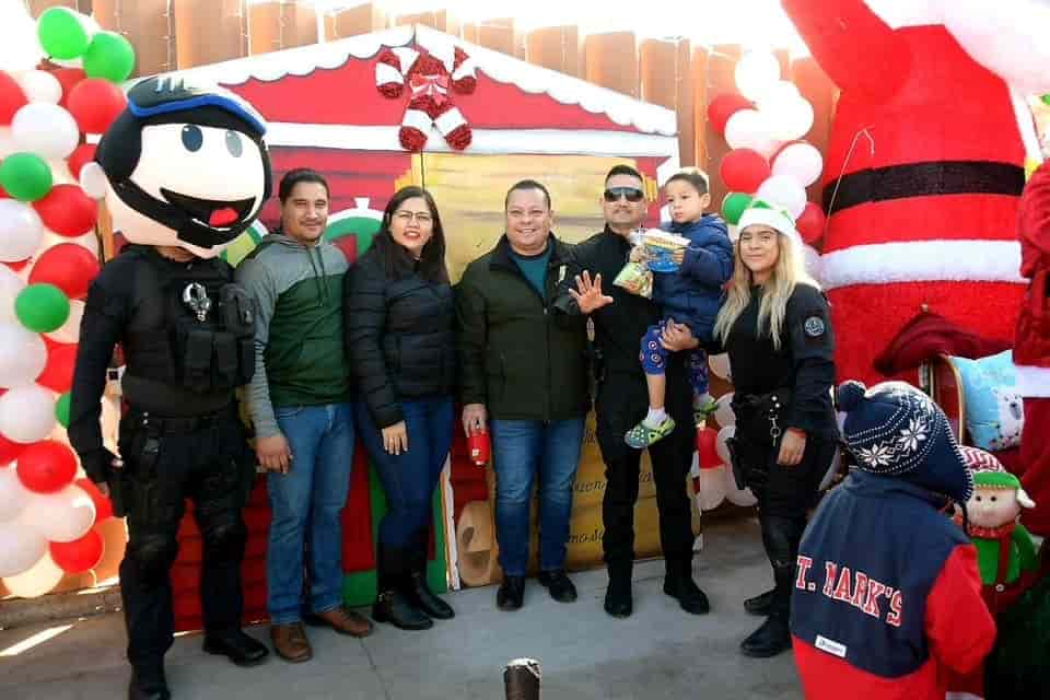 Realizan policías posada navideña 