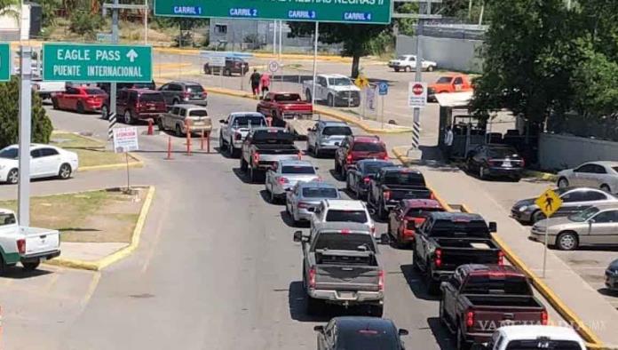 Filas 'kilométricas' en ambos puentes