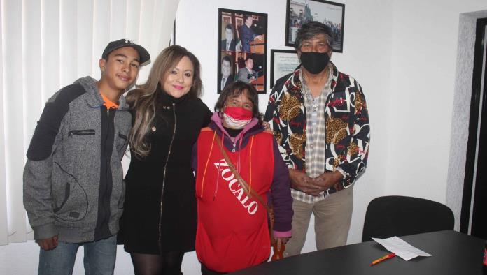 Voceadores reciben regalo de Pepe Rodríguez