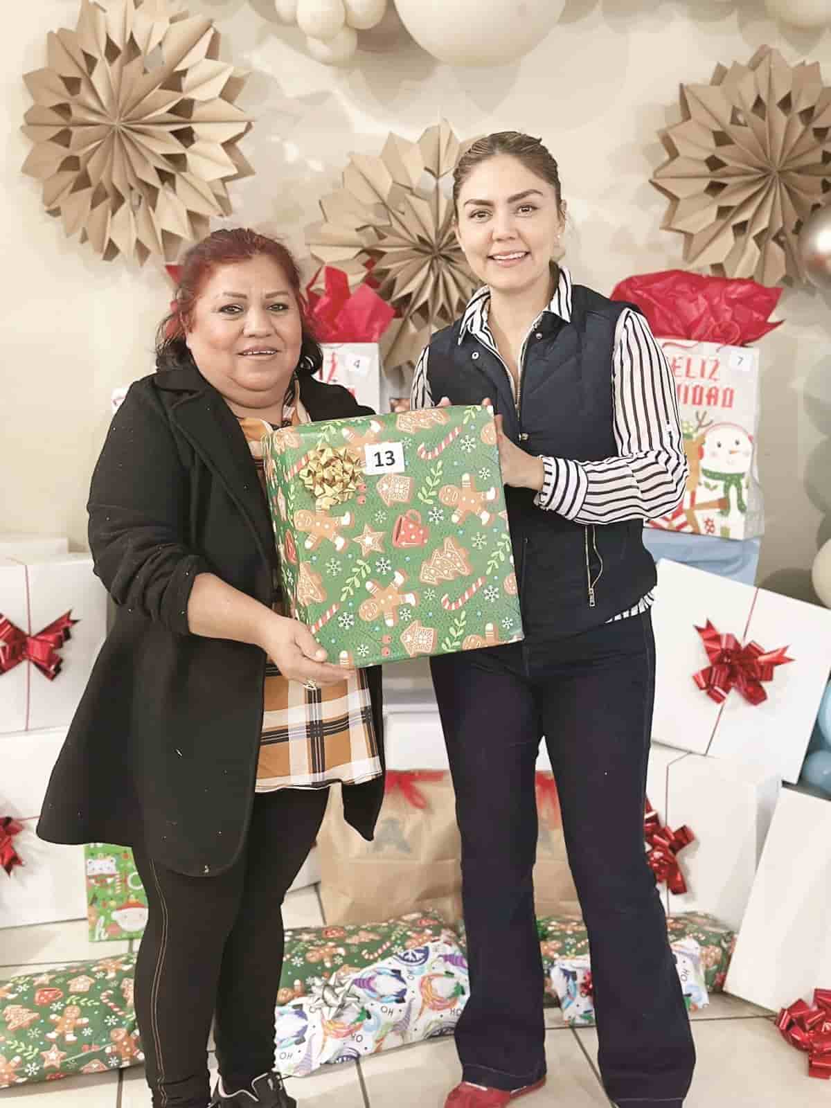 Festejan a niños de la Casa Hogar