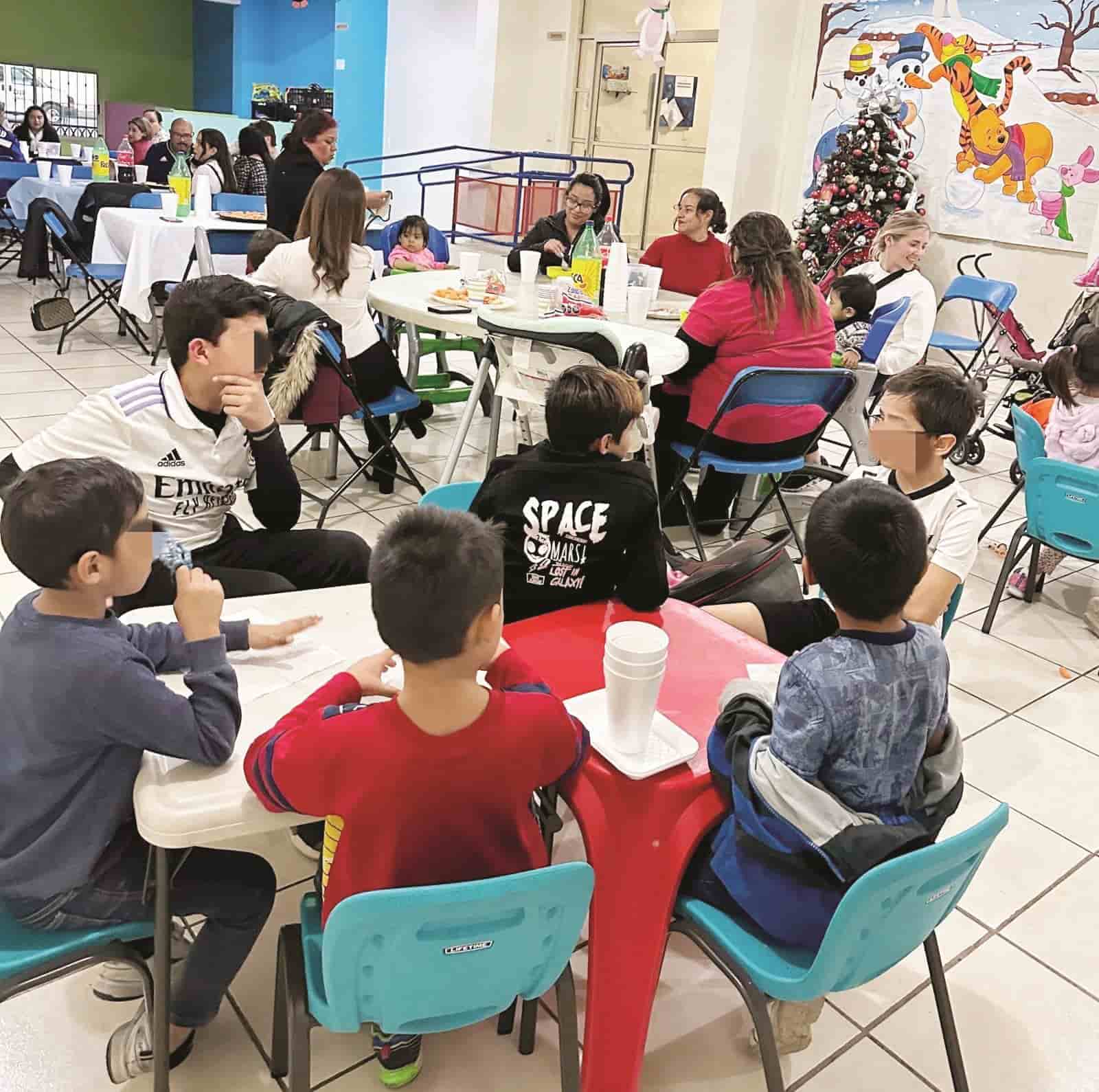 Festejan a niños de la Casa Hogar