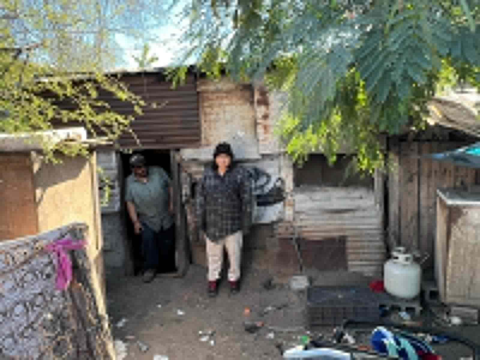 Con frío y hambre es una época triste