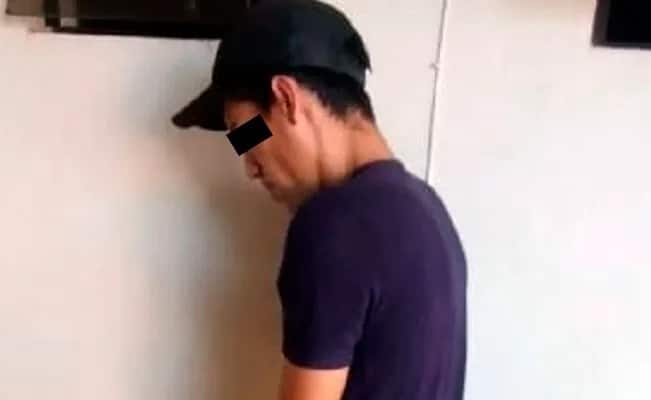 Le arranca la nariz a su papá de una mordida para defender a su mamá 