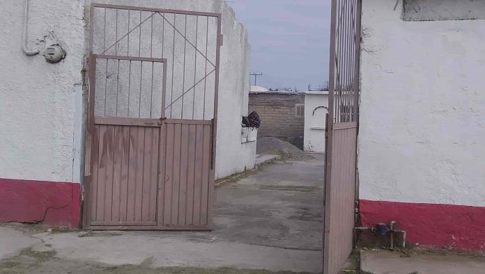 Pasan indigentes noche en la calle