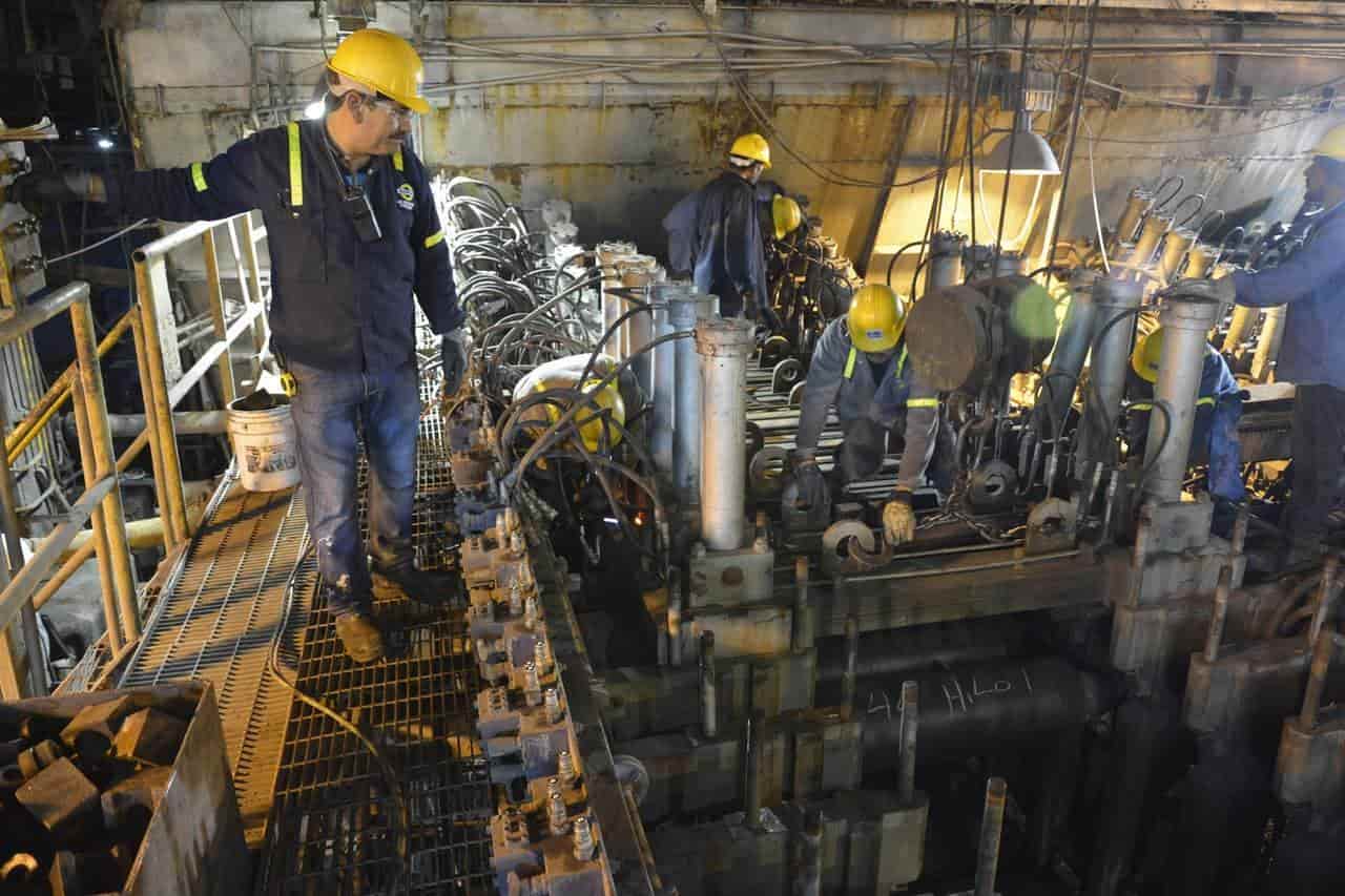 Piden a los trabajadores acudir a laborar y en sus cinco sentidos.