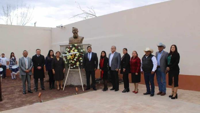 Monta Beto guardia de honor a Carranza