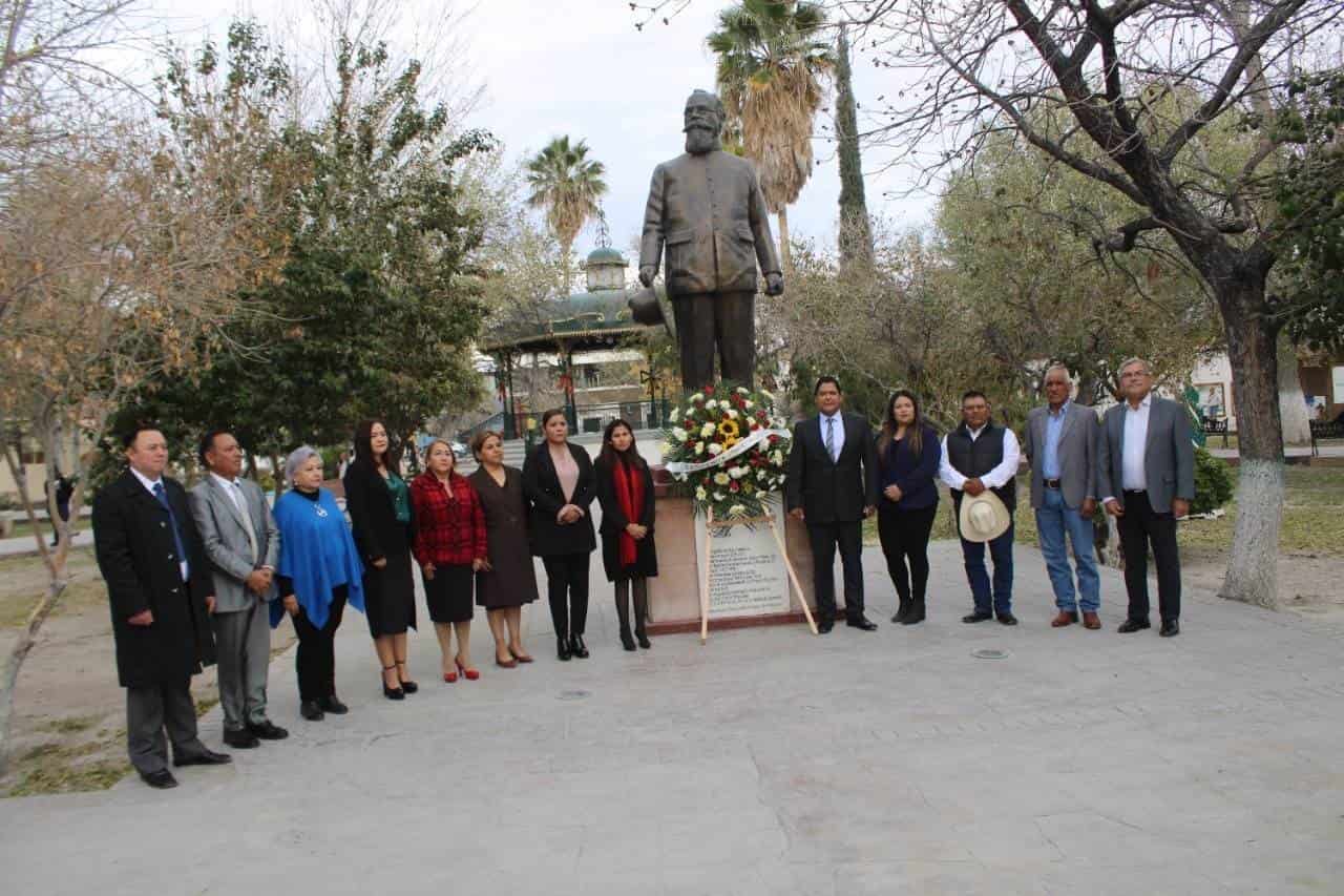 Monta Beto guardia de honor a Carranza