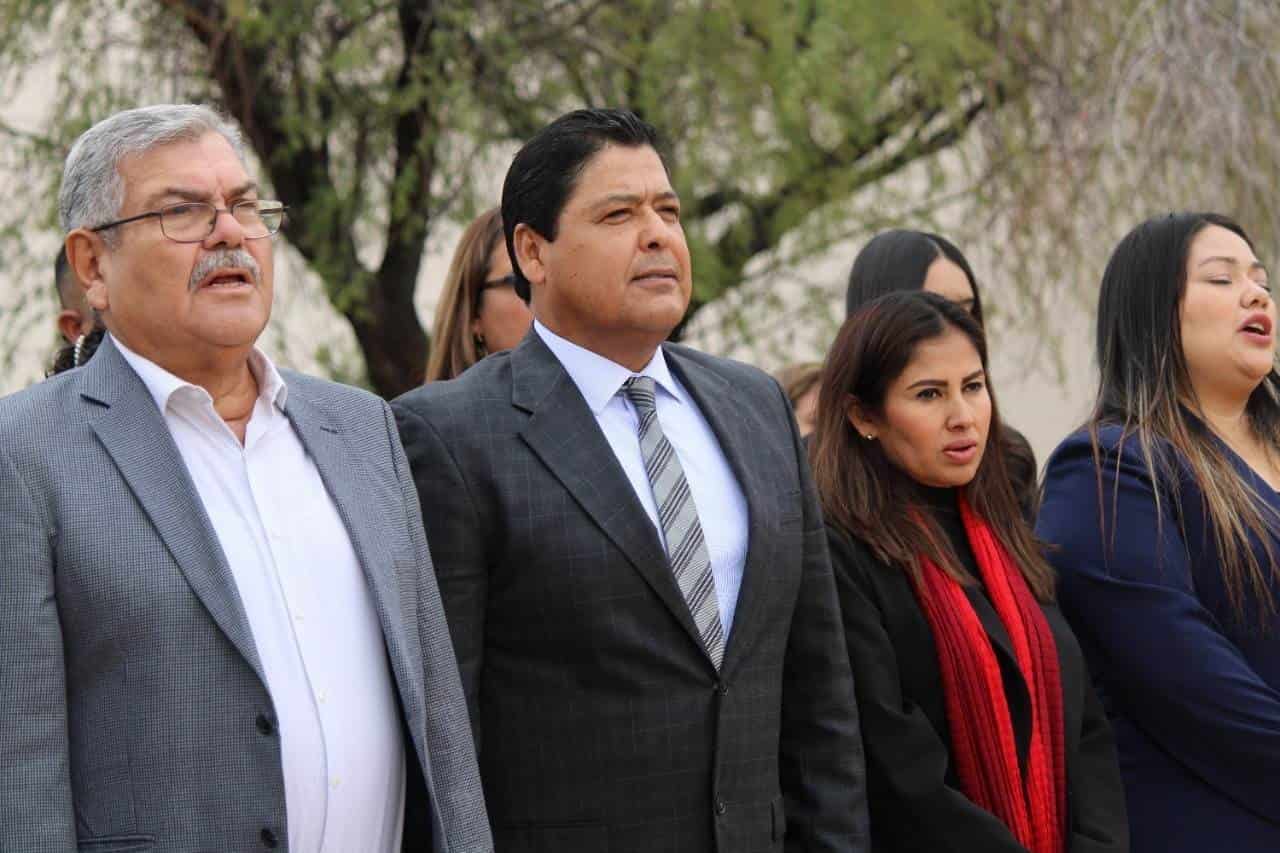 Monta Beto guardia de honor a Carranza