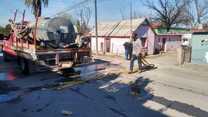 Explota tanque de gas en patio en Múzquiz 