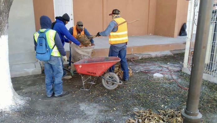 Mantienen labores de limpieza en Nava 
