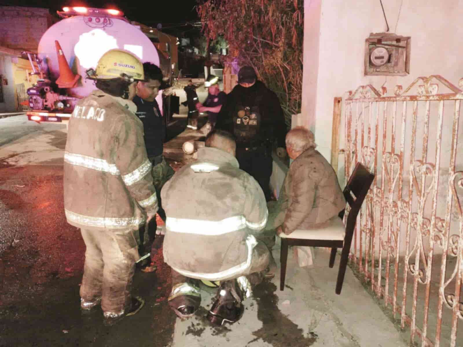 El adulto mayor no tiene familia y se niega a abandonar los escombros de lo que una vez fue su casa