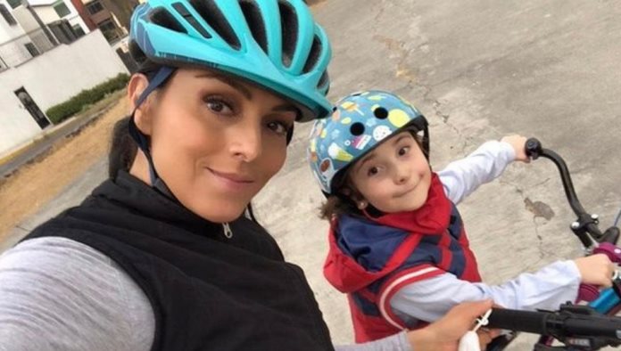 Ivonne Montero no descarta que su hija ya requiera una cirugía de corazón abierto