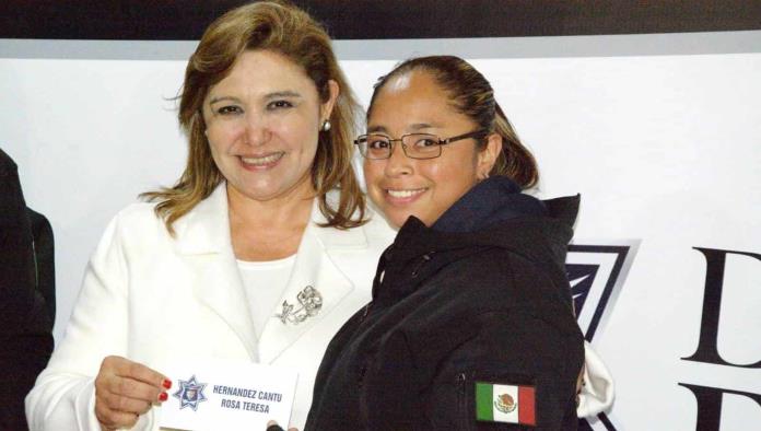 Reconoce Sabinas a policías en su día 