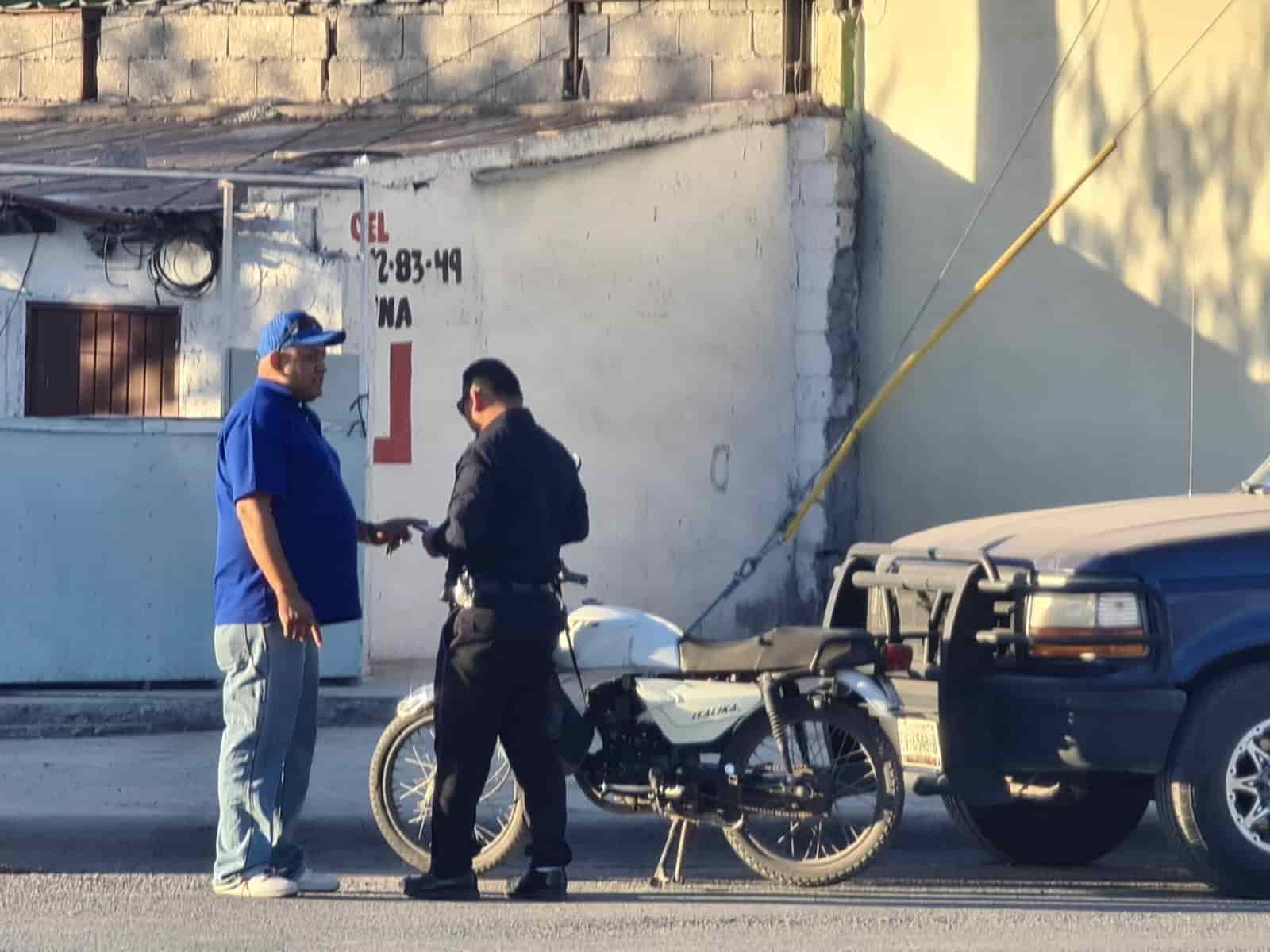 Embiste taxista a motociclista
