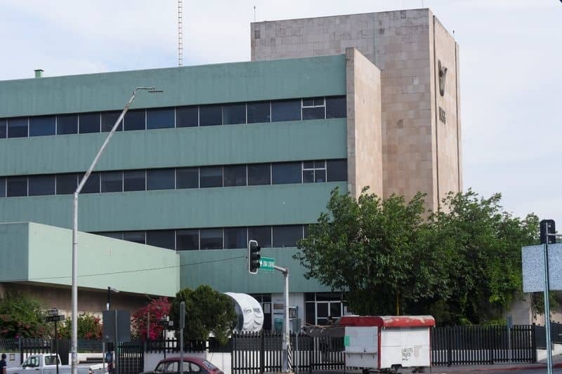 El individuo, que según personal de enfermería no es doctor, llegó “disfrazado” de médico en la noche, con actitud de buscar a una persona hospitalizada.