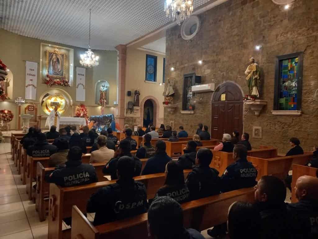 Reconoce Diana a policías en su día