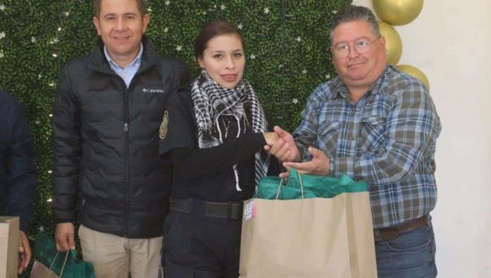 Condecora San Buena a Policías