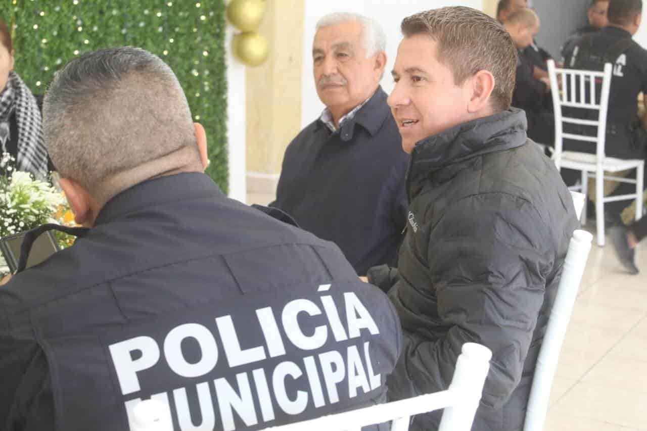 Condecora San Buena a Policías