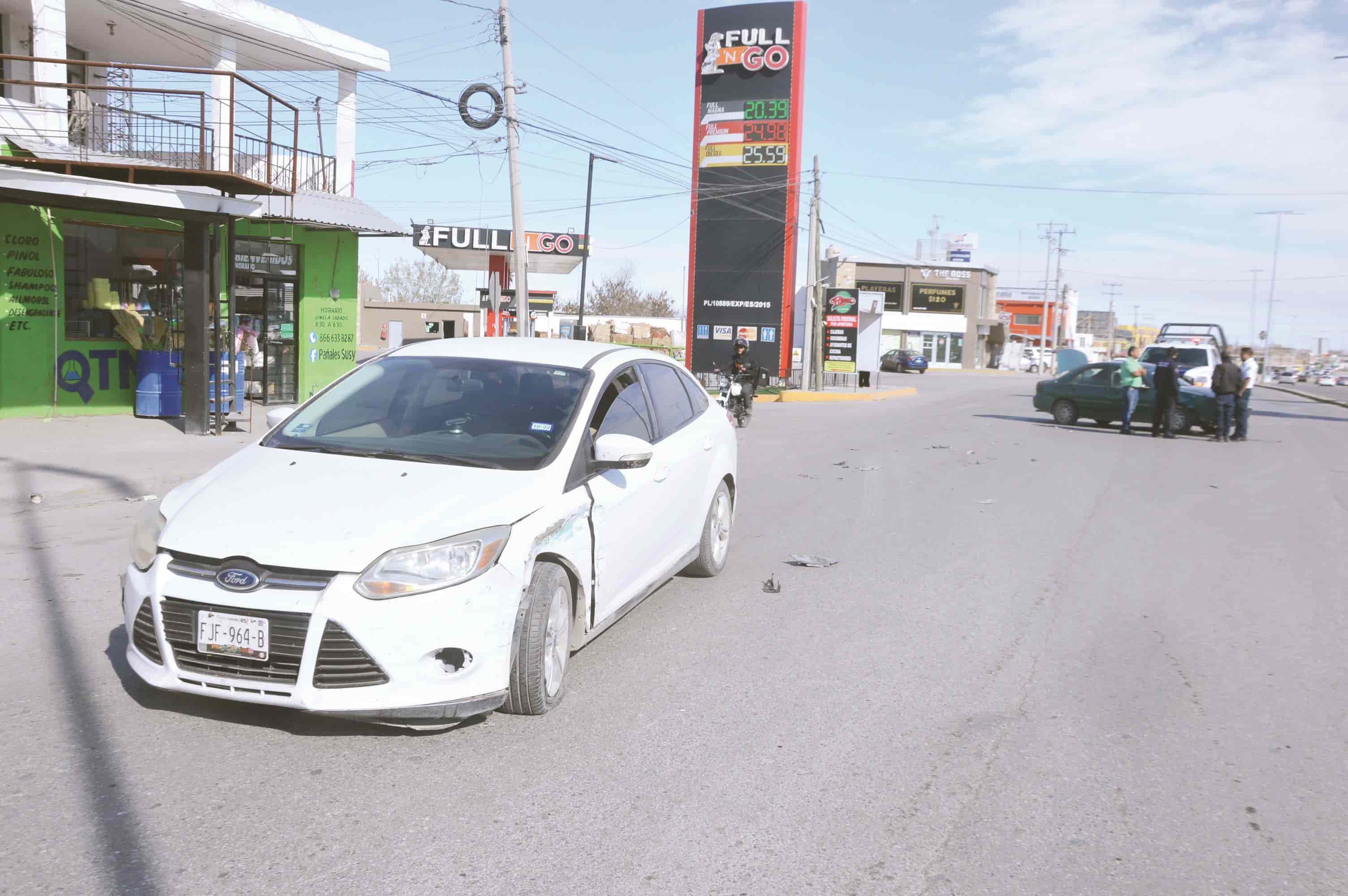 Sale del mandado y causa choque