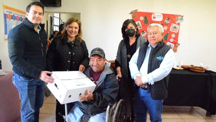 Celebra Sabinas en su día a lustradores de calzado
