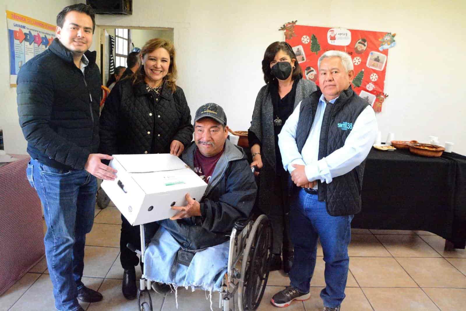 Celebra Sabinas en su día a lustradores de calzado
