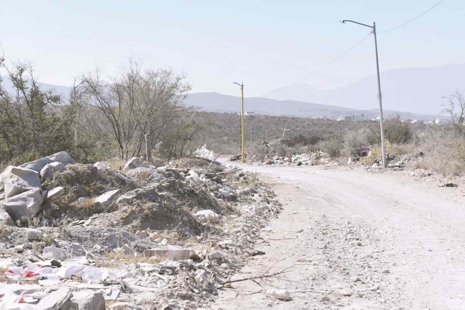 Denuncian vecinos basurero clandestino