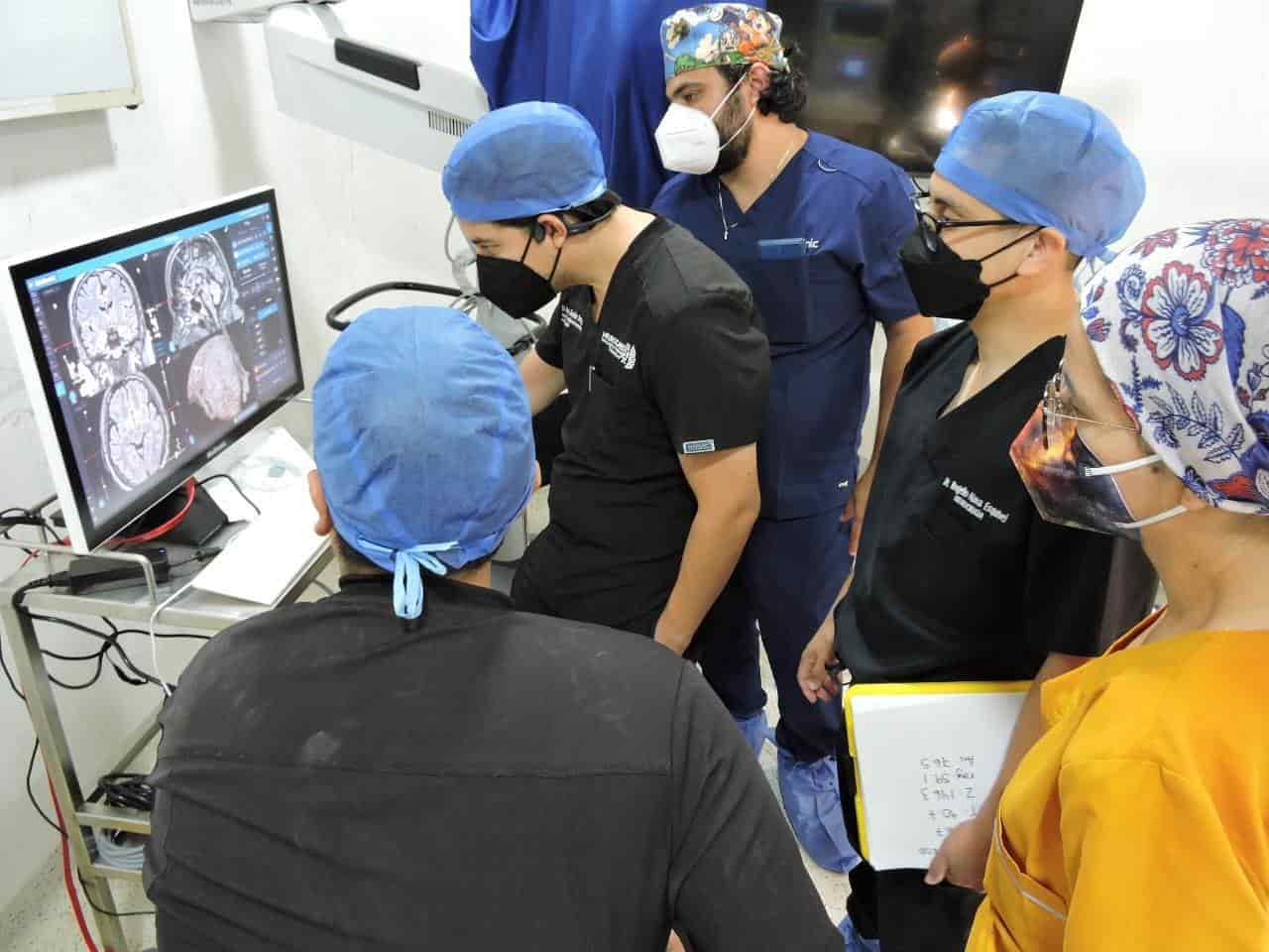 Incorporan cirugía contra el parkinson