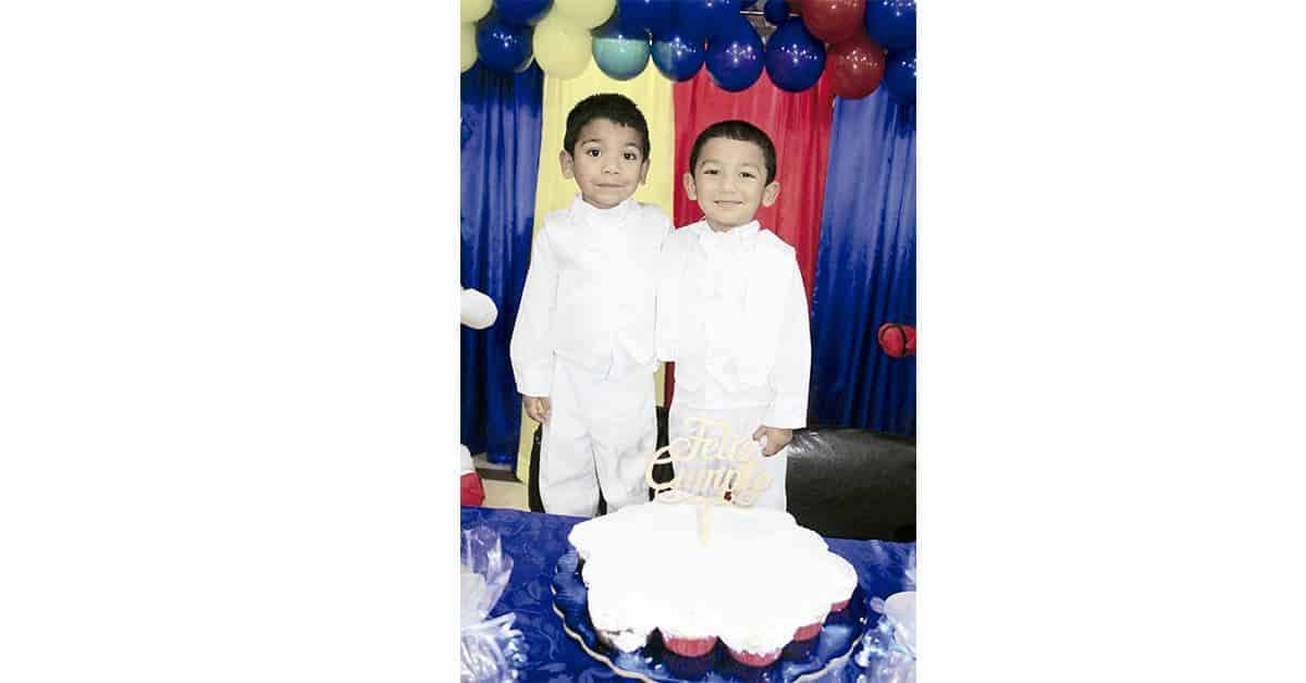Celebran bautizo y cumpleaños a Dominic y Donovan