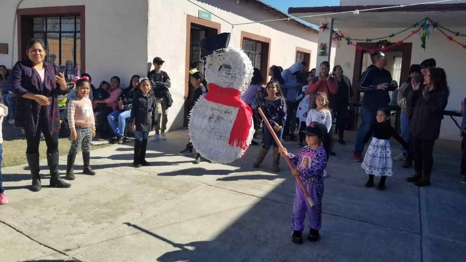 Parten la Rosca de Reyes con infantes