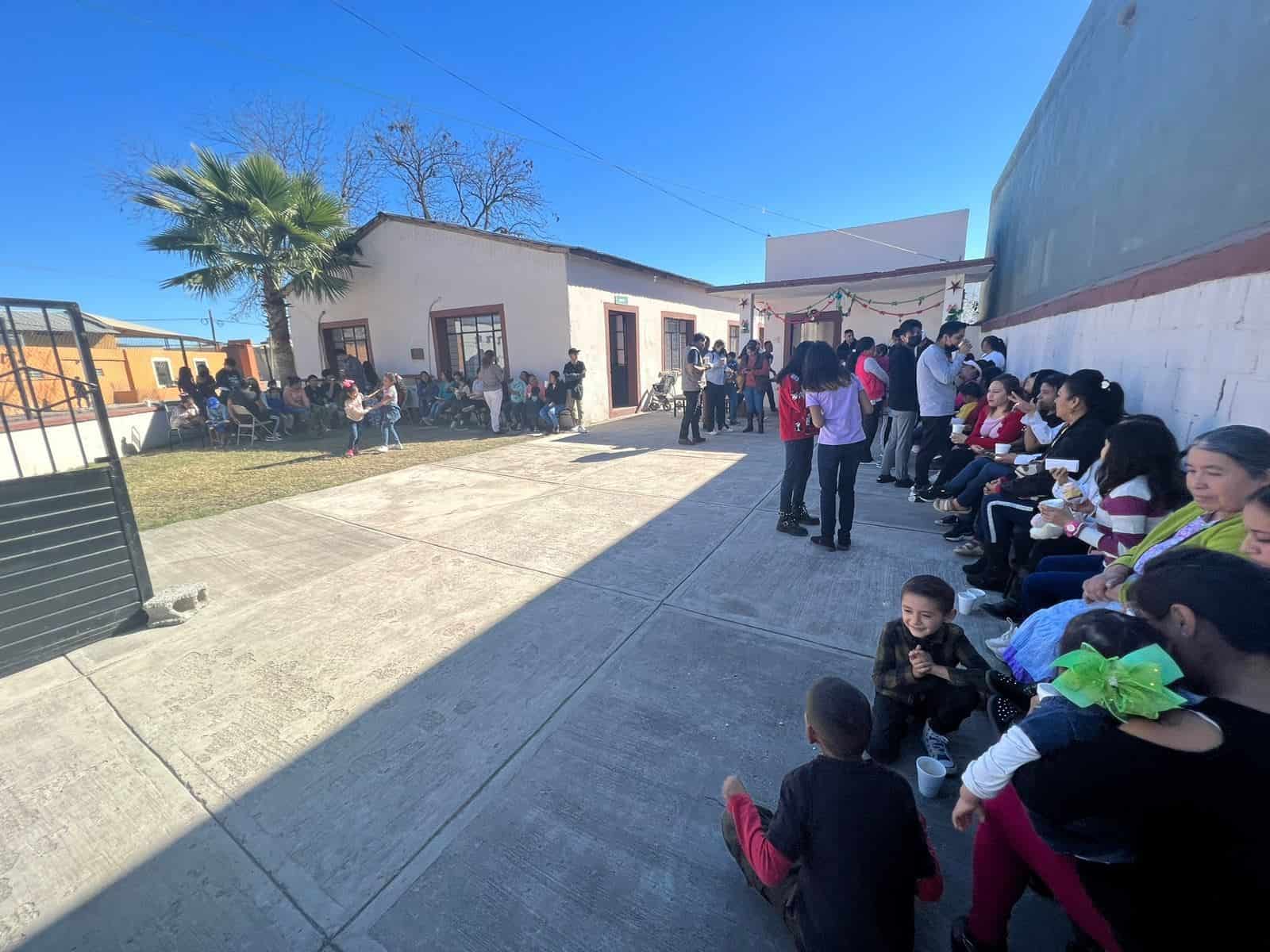 Parten la Rosca de Reyes con infantes