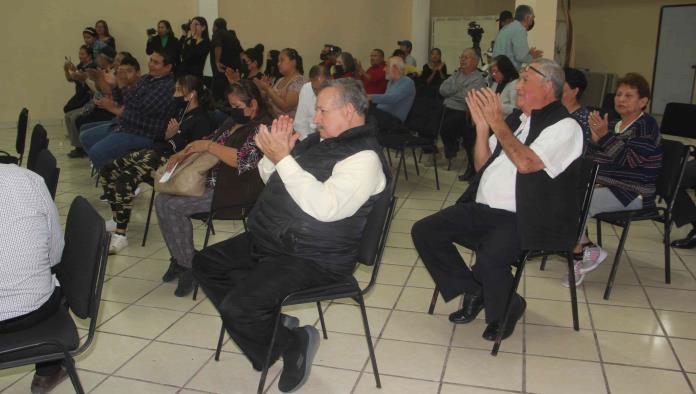 Gana Milagros el auto de la CANACO 