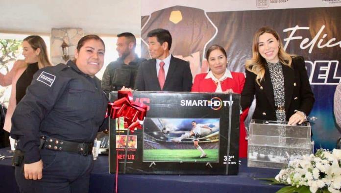 Reconoce Múzquiz dedicación y desempeño de policías