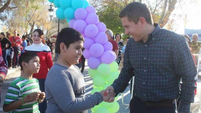 Como Reyes festejan a niños de San Buena