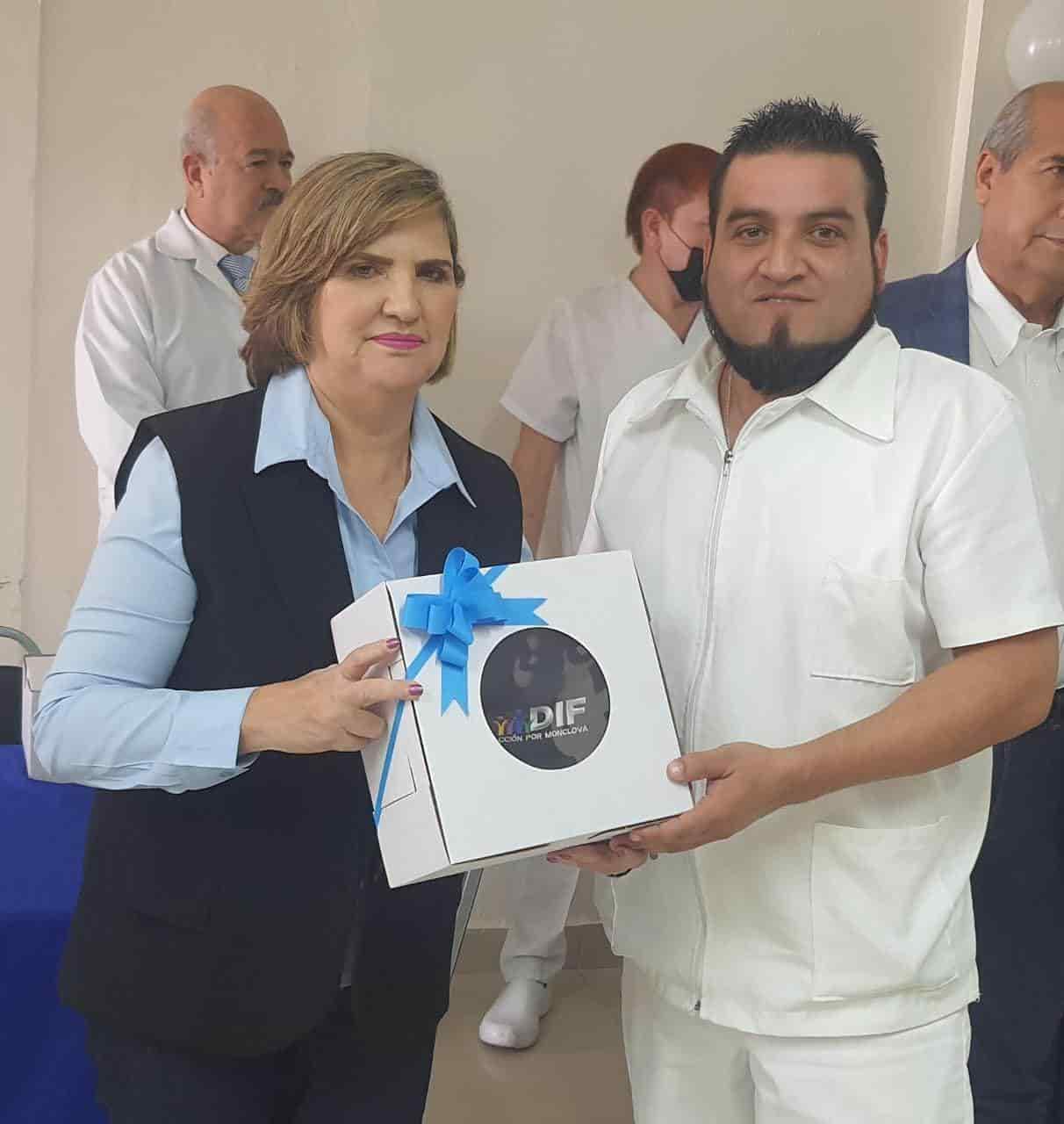 Celebra DIF a enfermeras