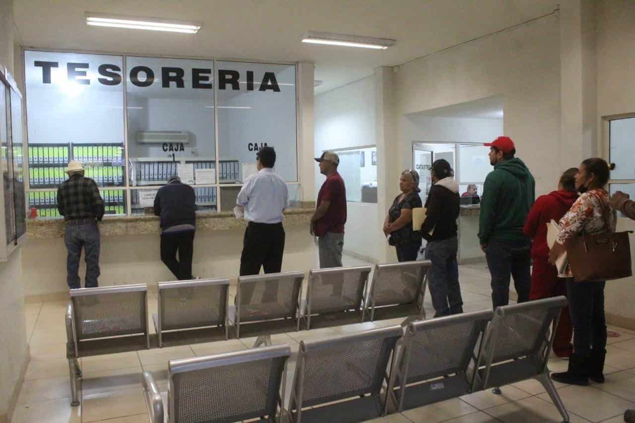 Exhibe San Buena El auto Renault