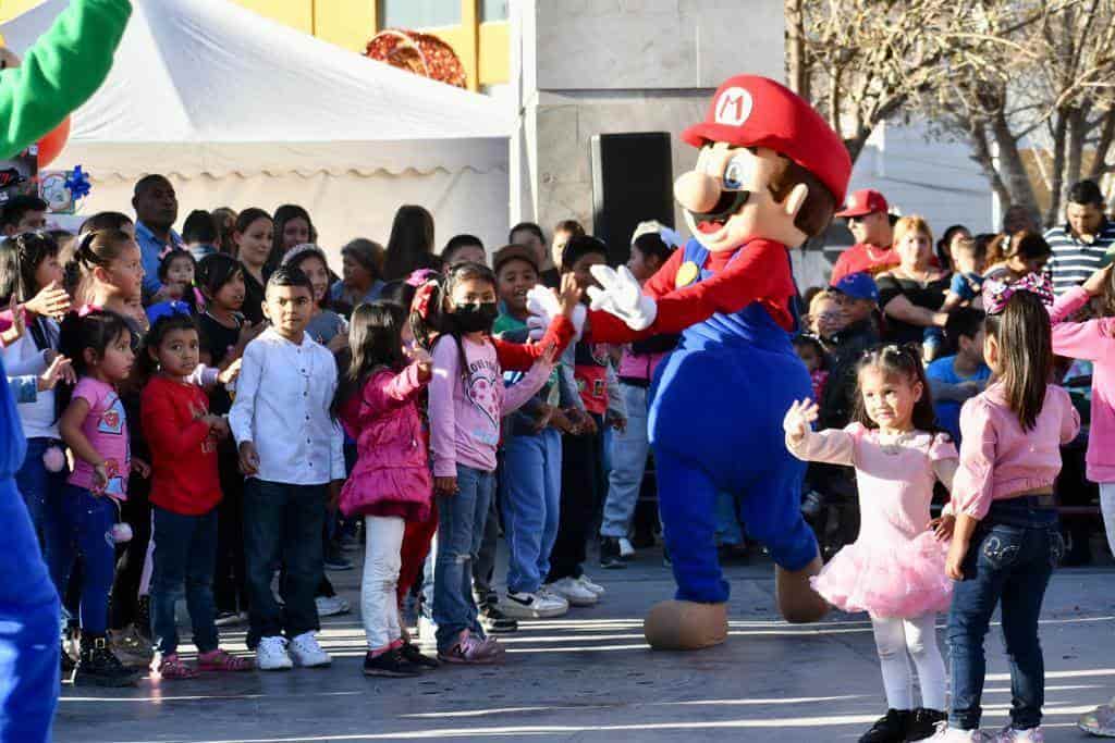 Niños disfrutan del Día de Reyes