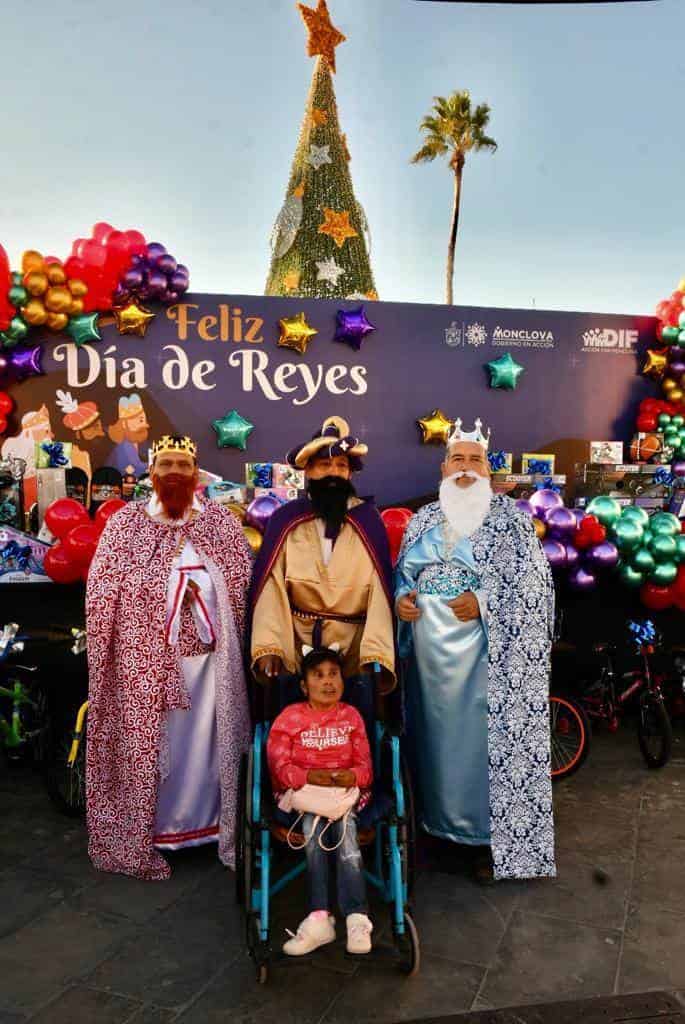 Niños disfrutan del Día de Reyes